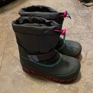 Girls snow boots. Size 2